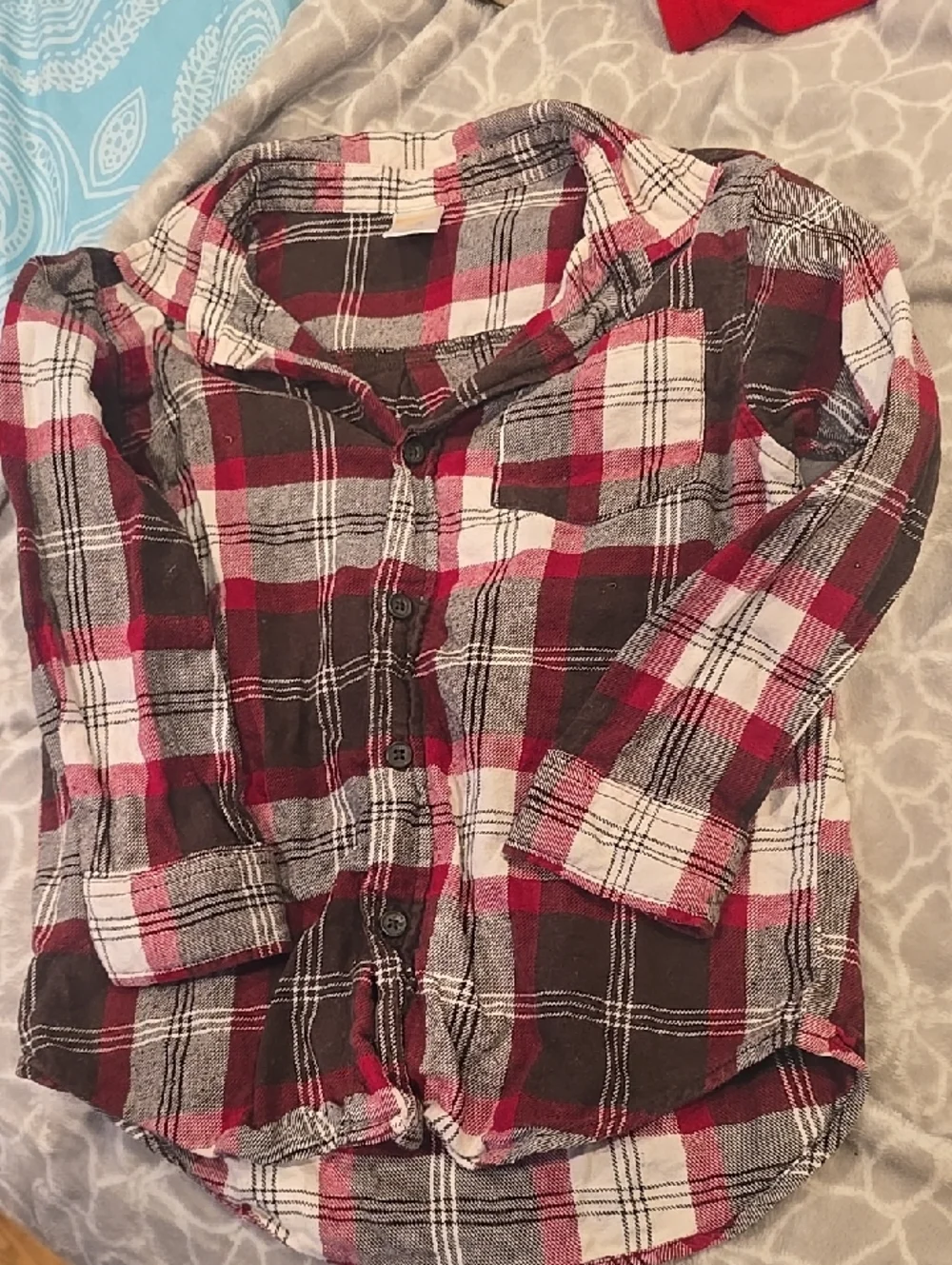❤️10/$20 Red and Black Plaid Button-Up Shirt